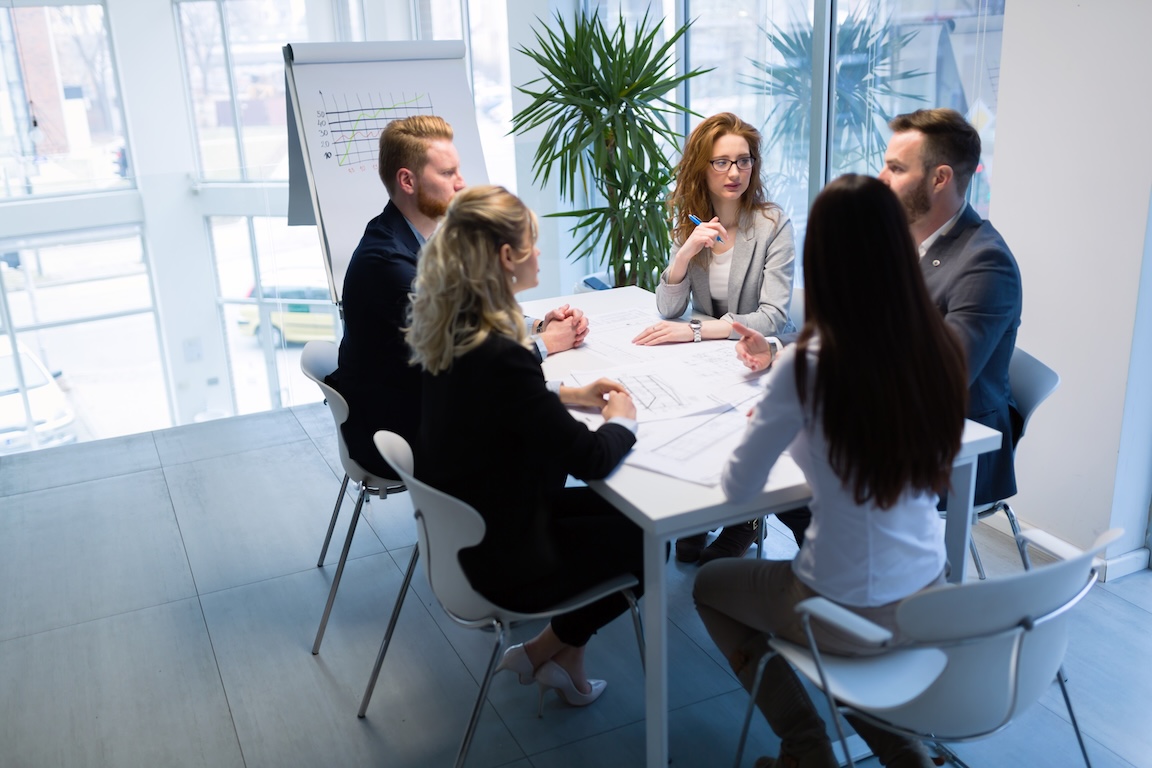 Architekten planen energieeffiziente Gebäude - Nachhaltige Energiekonzepte